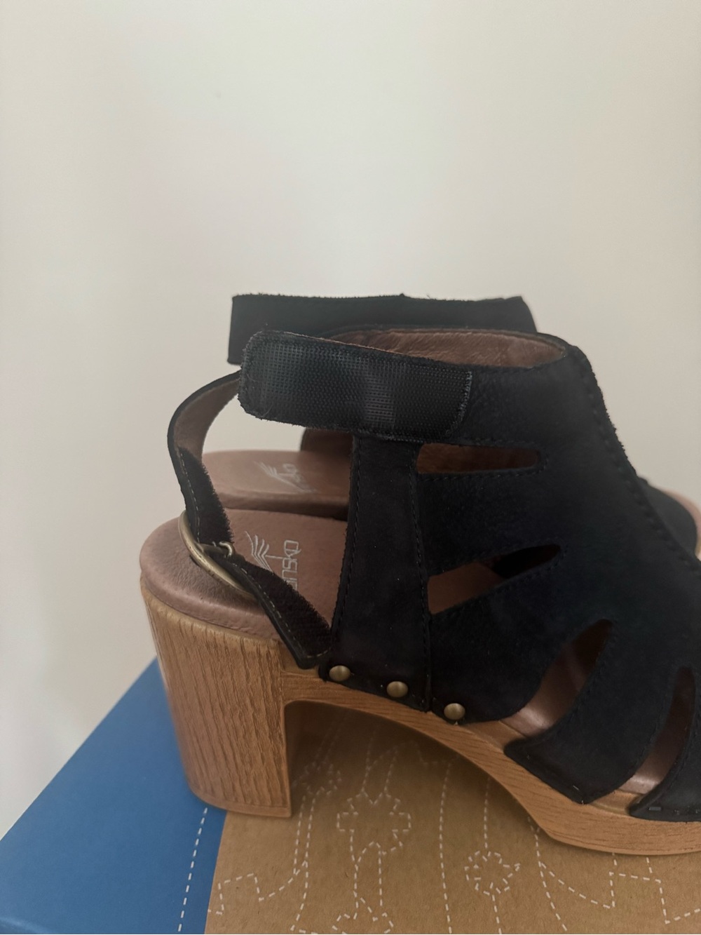 Dansko Demetra Black Nubuck Leather Cutout Peep Toe Heel Sandals Women’s EU 37 - Picture 5 of 9